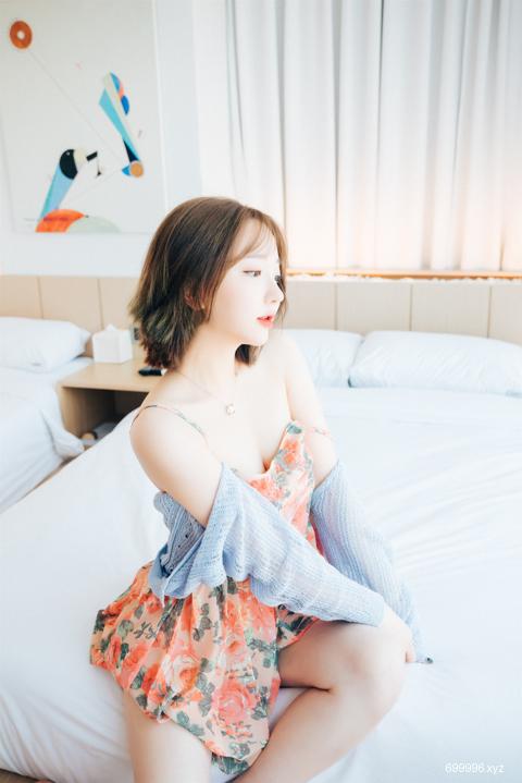 Son Ye-Eun - Lover in Hotel